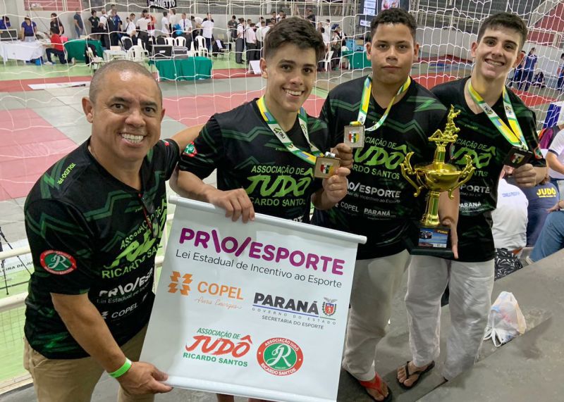 Associao Jud Ricardo Santos conquista o 2 lugar por Equipe no Paranaense em Ibipor