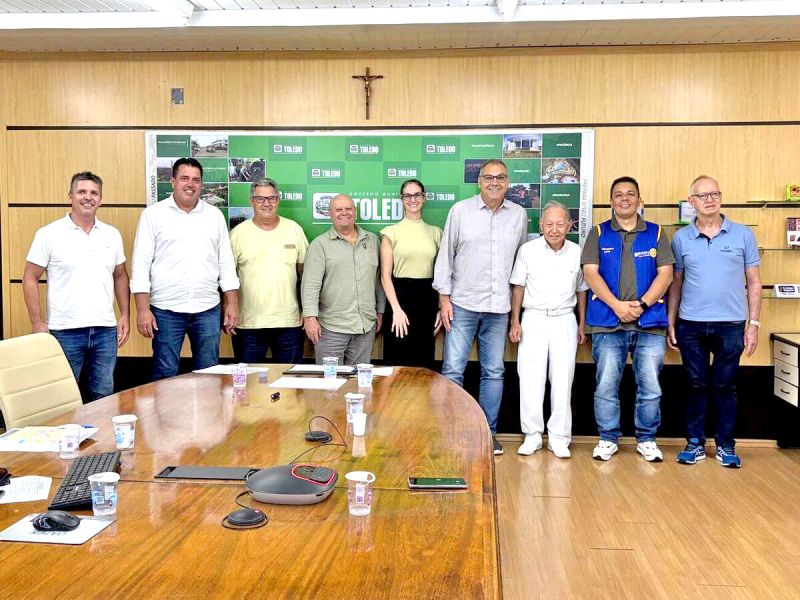 Mario Costenaro recebe comisso da Meia Maratona de Toledo em reunio
