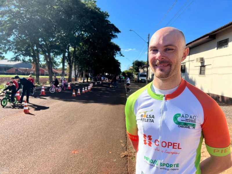 Ciclista Luis Steffens participa das aes do Maio Amarelo